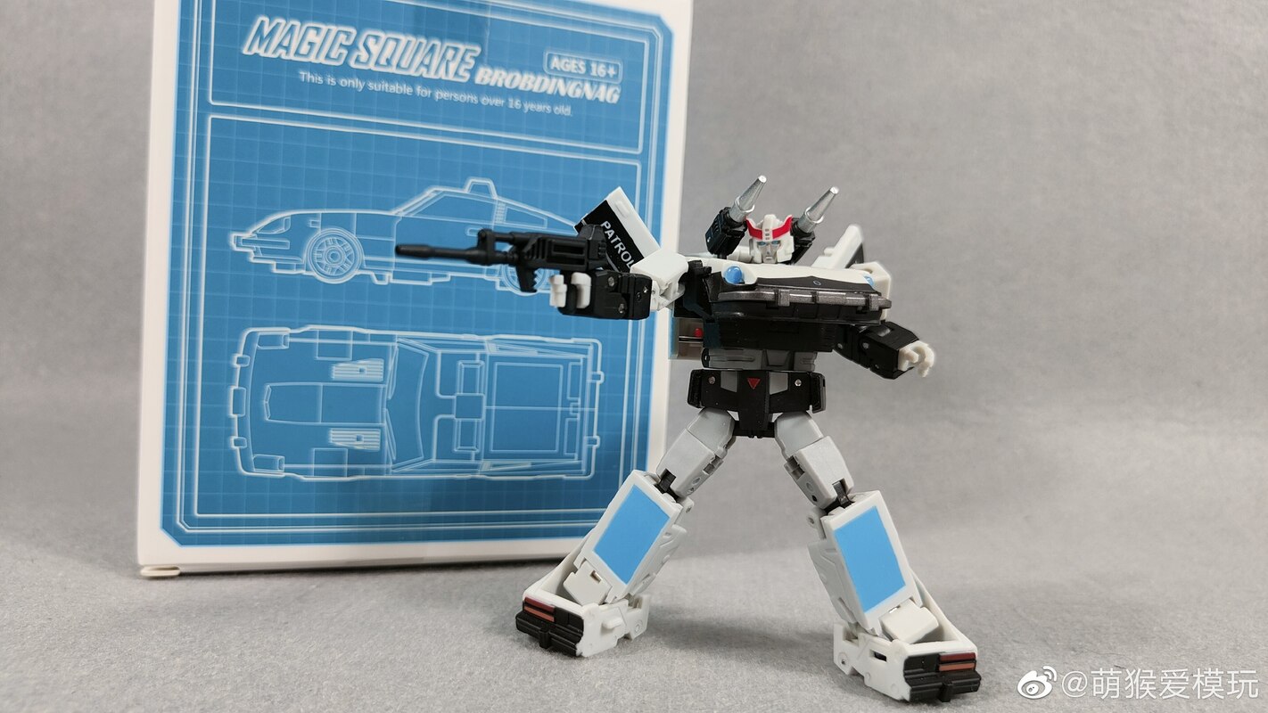 MS-Toys MS-B23 Thunder Pioneer (Prowl) In-Hand Images